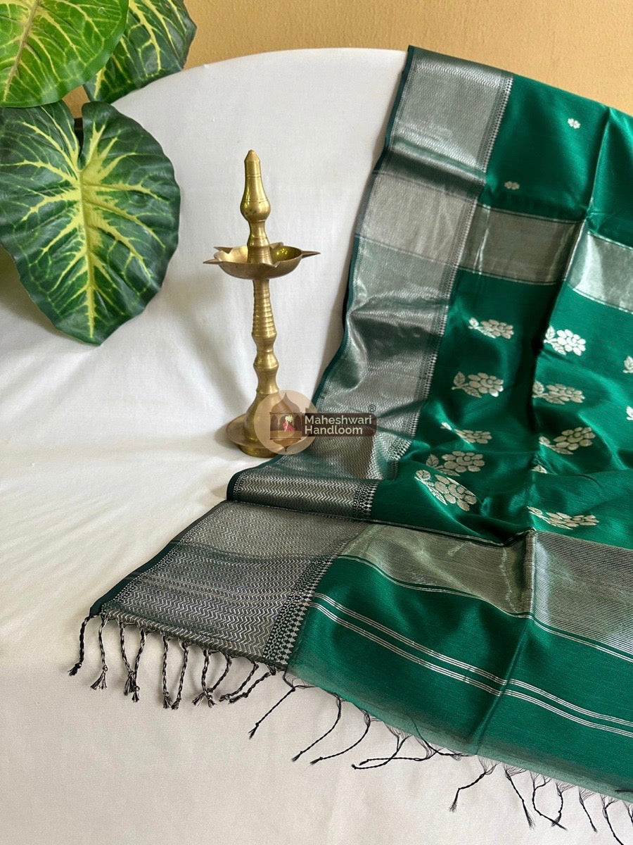 Maheshwari Green Silver Zari Buta-Buti Saree 04