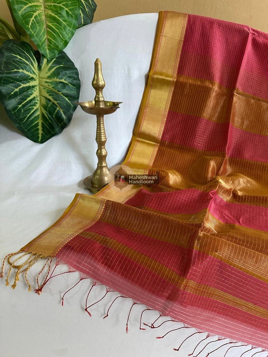 Maheshwari Fuchsia Pink Zari Checkered Weaving Saree 04