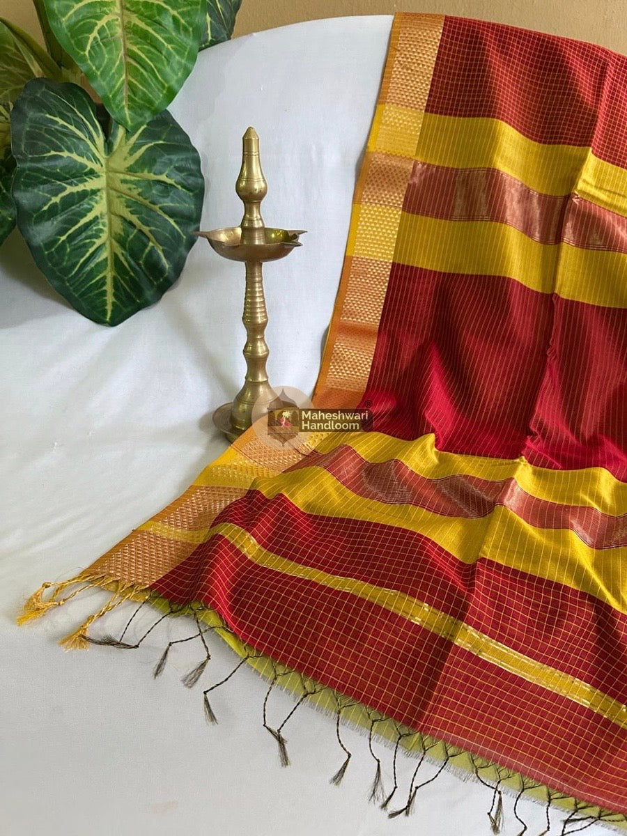 Maheshwari Red Mercerised Checkes Body Saree 03