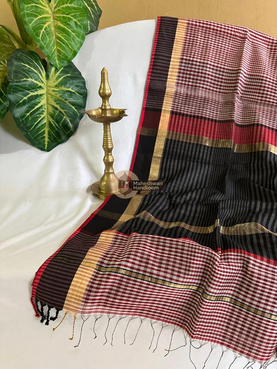 Exclusive Red Maheshwari Checks Saree 01