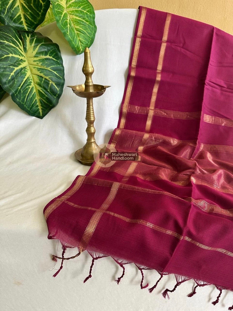 Exclusive Maheswari Self Checks Magenta Saree 03