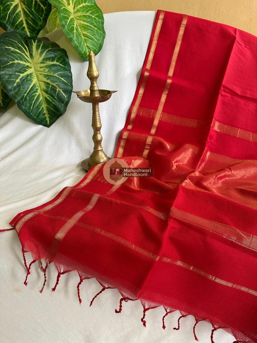 Exclusive Maheswari Self Checks Red Saree 08
