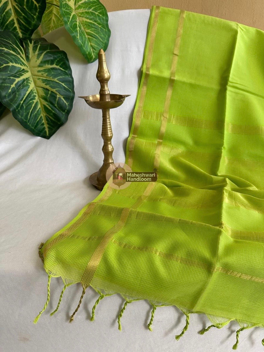 Exclusive Maheswari Self Checks Parrot Green Saree 09