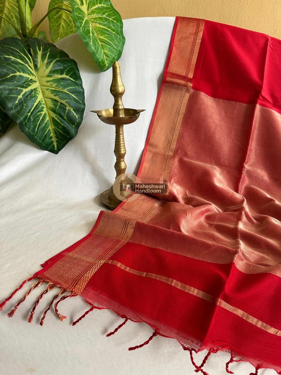 Exclusive Maheswari Self Checks Red Saree 014