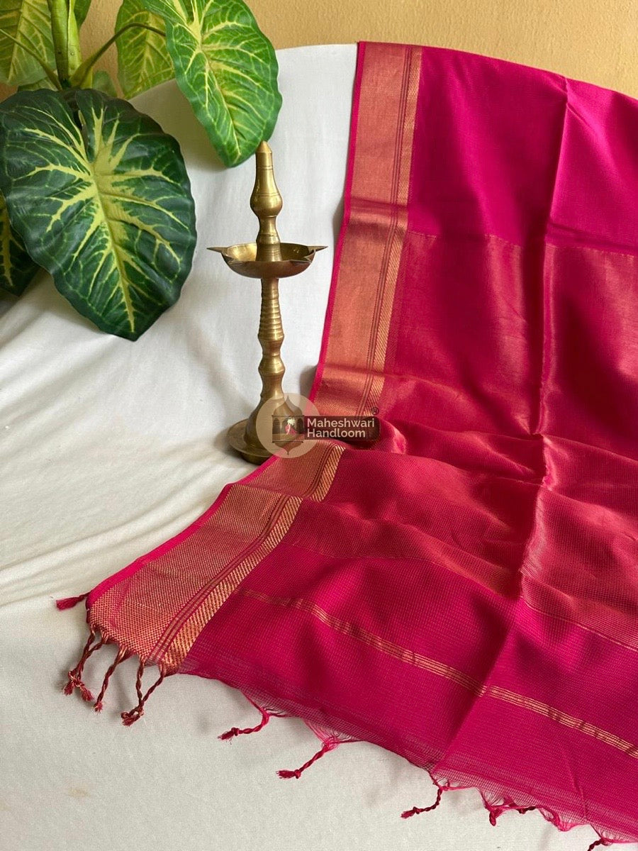 Exclusive Maheswari Self Checks Rani Pink Saree 017