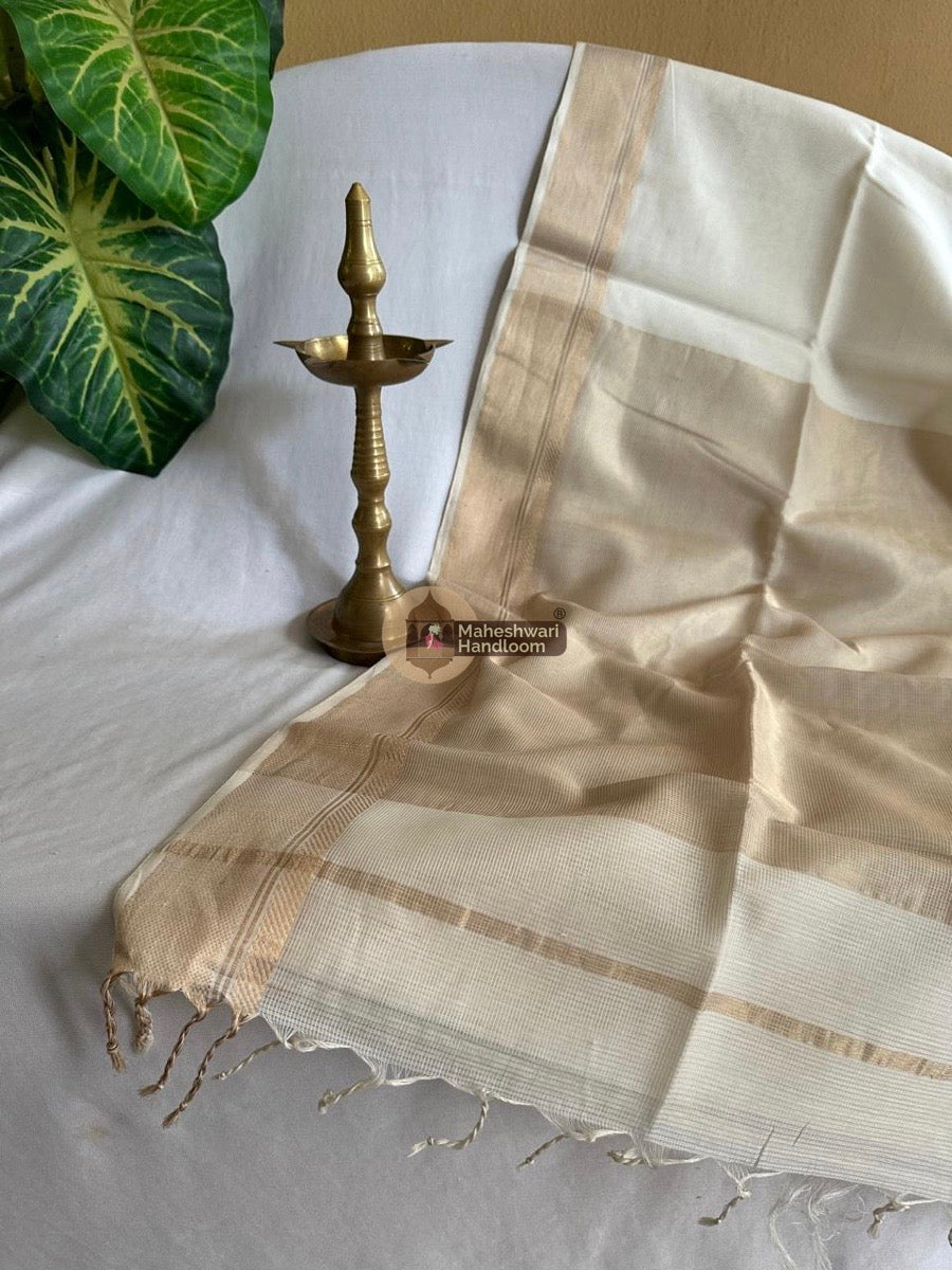 Exclusive Maheswari Self Checks White Saree 021