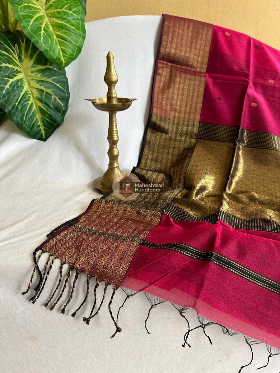 Maheshwari Rani Pink Rich Zari Weaving Pallu Saree 03