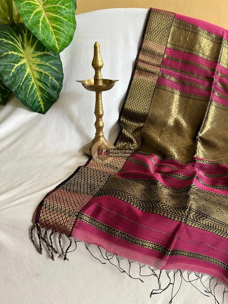 Maheshwari Fuchsia Pink Rich Zari Weaving Pallu Saree 04