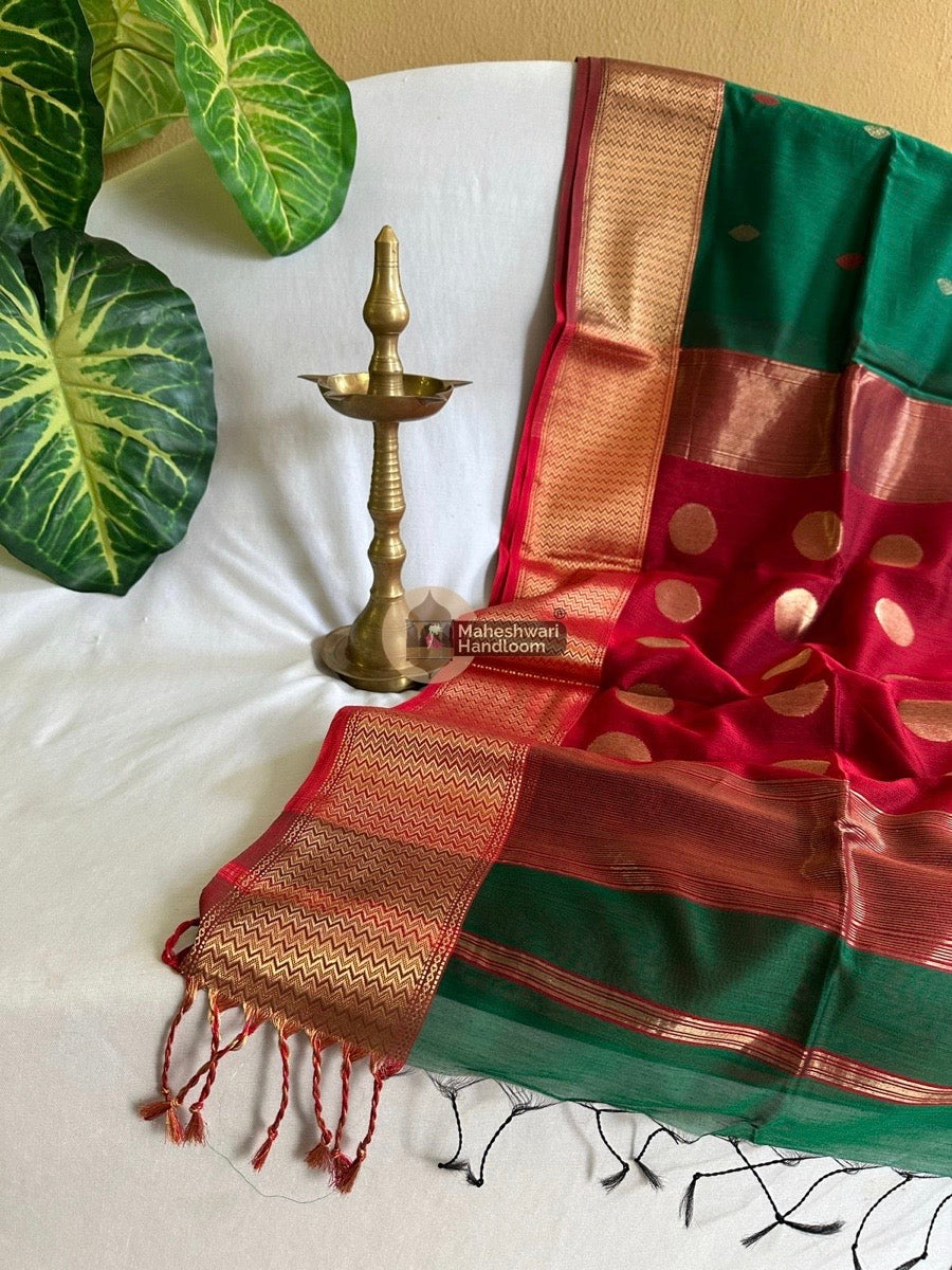 Maheshwari Dark Green Butta Pallu Zari Border Saree 02