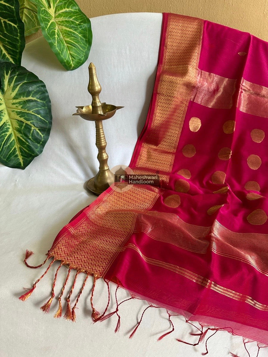 Maheshwari Rani Pink Butta Pallu Zari Border Saree 05