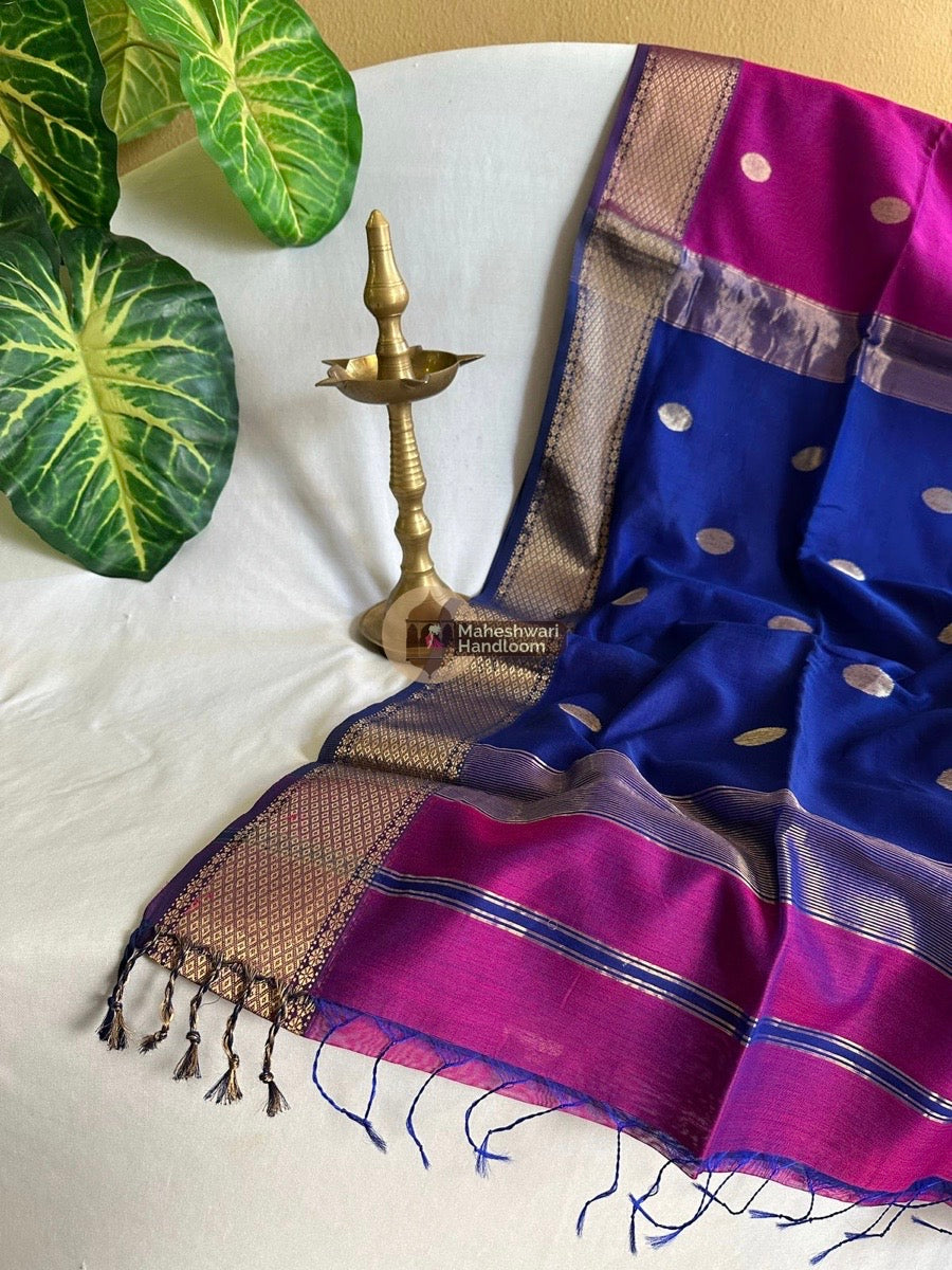 Maheshwari Magenta Butta Pallu Zari Border Saree 06