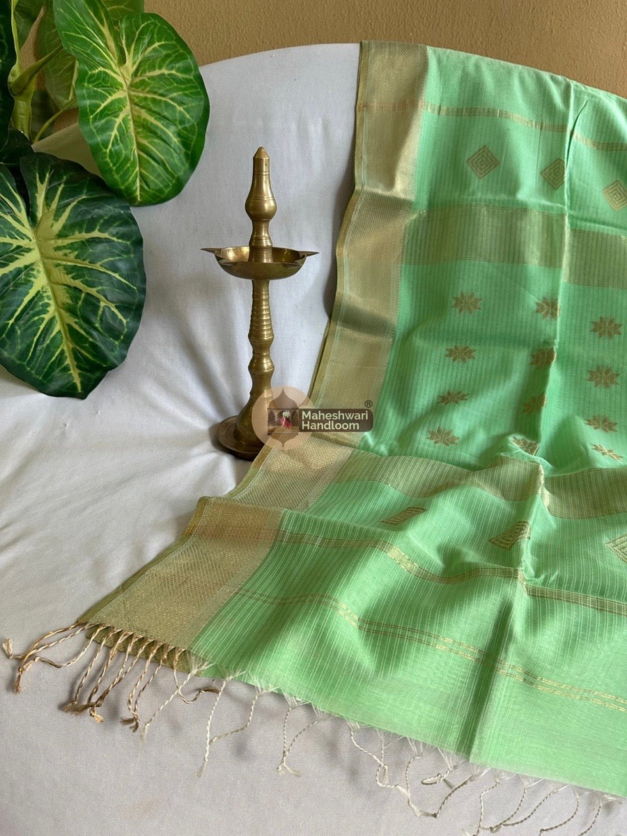 Maheshwari Pista Green Butta Pallu Zari Border Saree 08