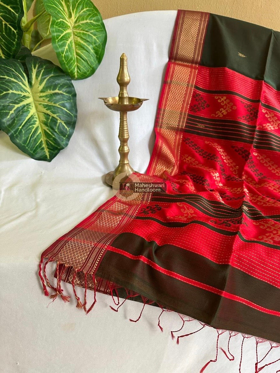Maheshwari Dark Green Rich Zari Weaving Pallu Saree 01