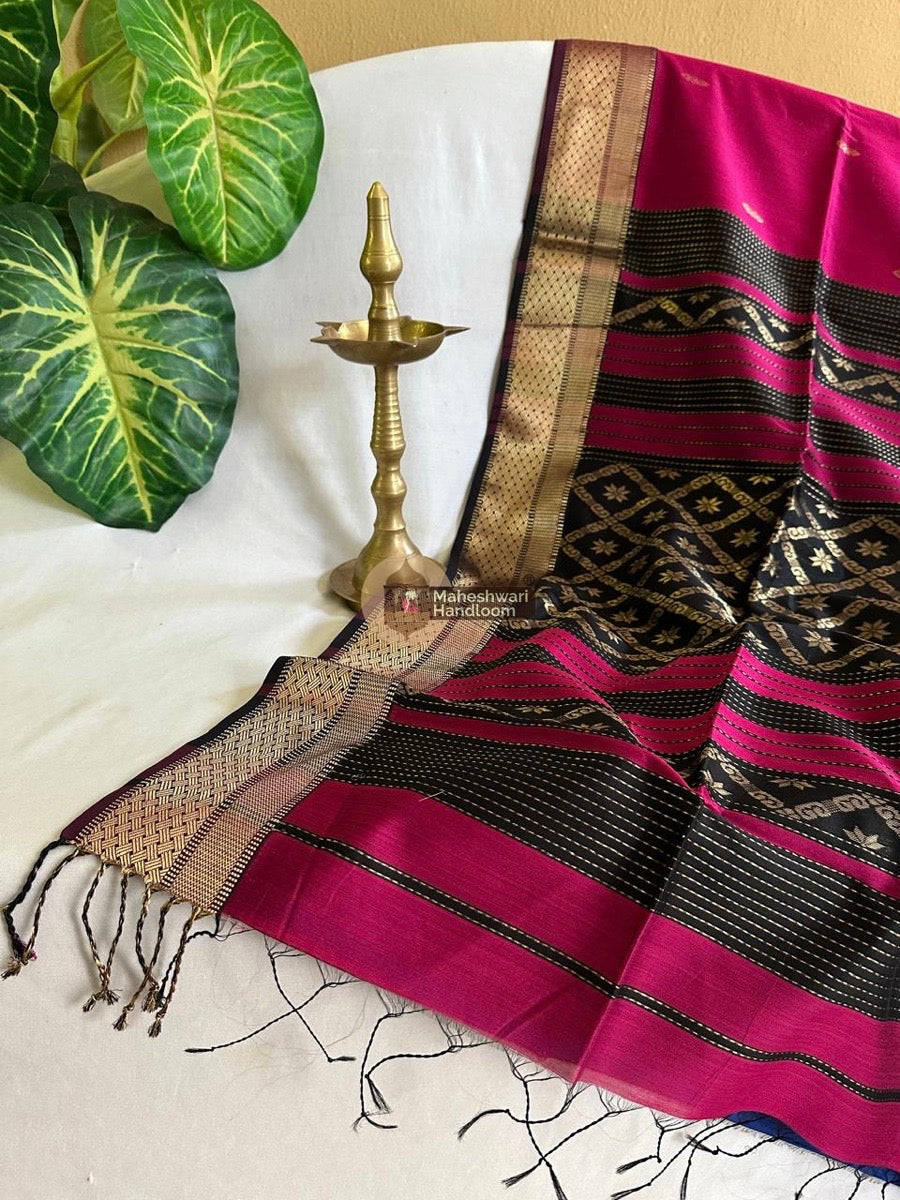 Maheshwari Rani Pink Rich Zari Weaving Pallu Saree 05
