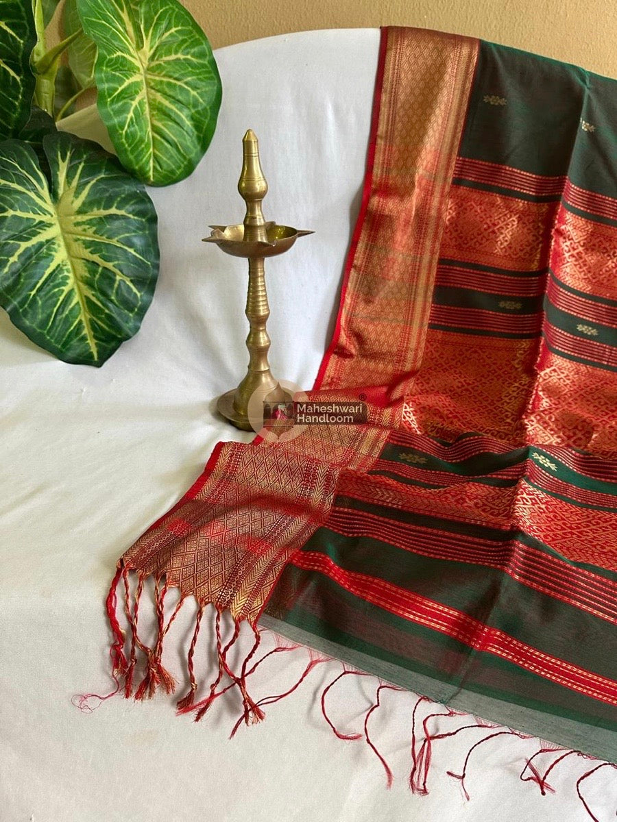 Maheshwari Bottle Green Rich Zari Weaving Pallu Saree 06