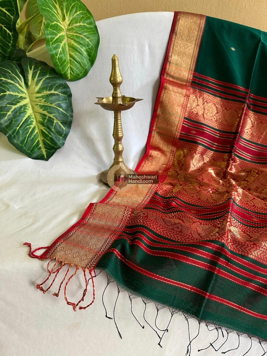 Maheshwari Dark Green Rich Zari Weaving Pallu Saree 09