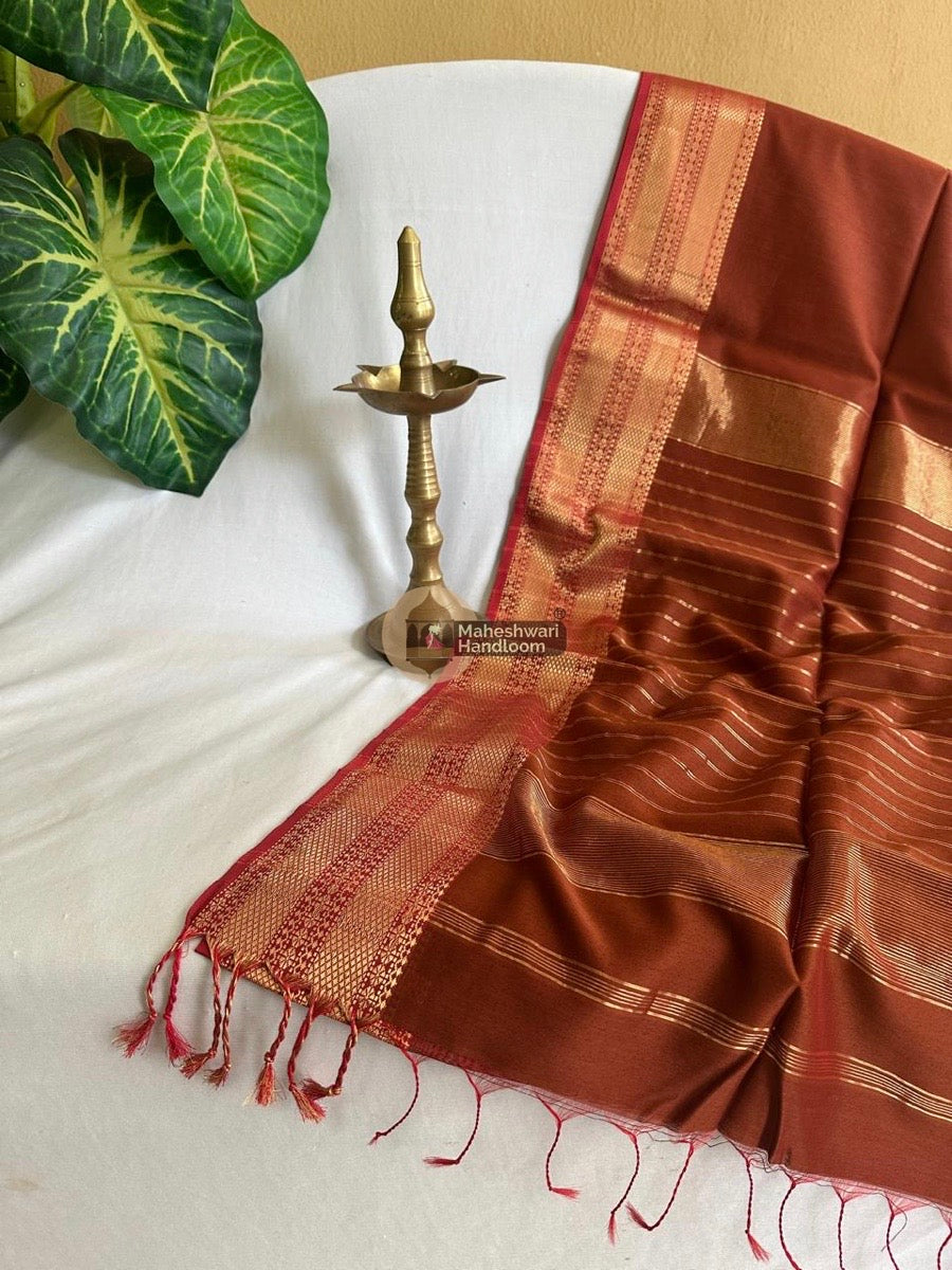 Maheshwari Rust Premium Zari border Saree 03