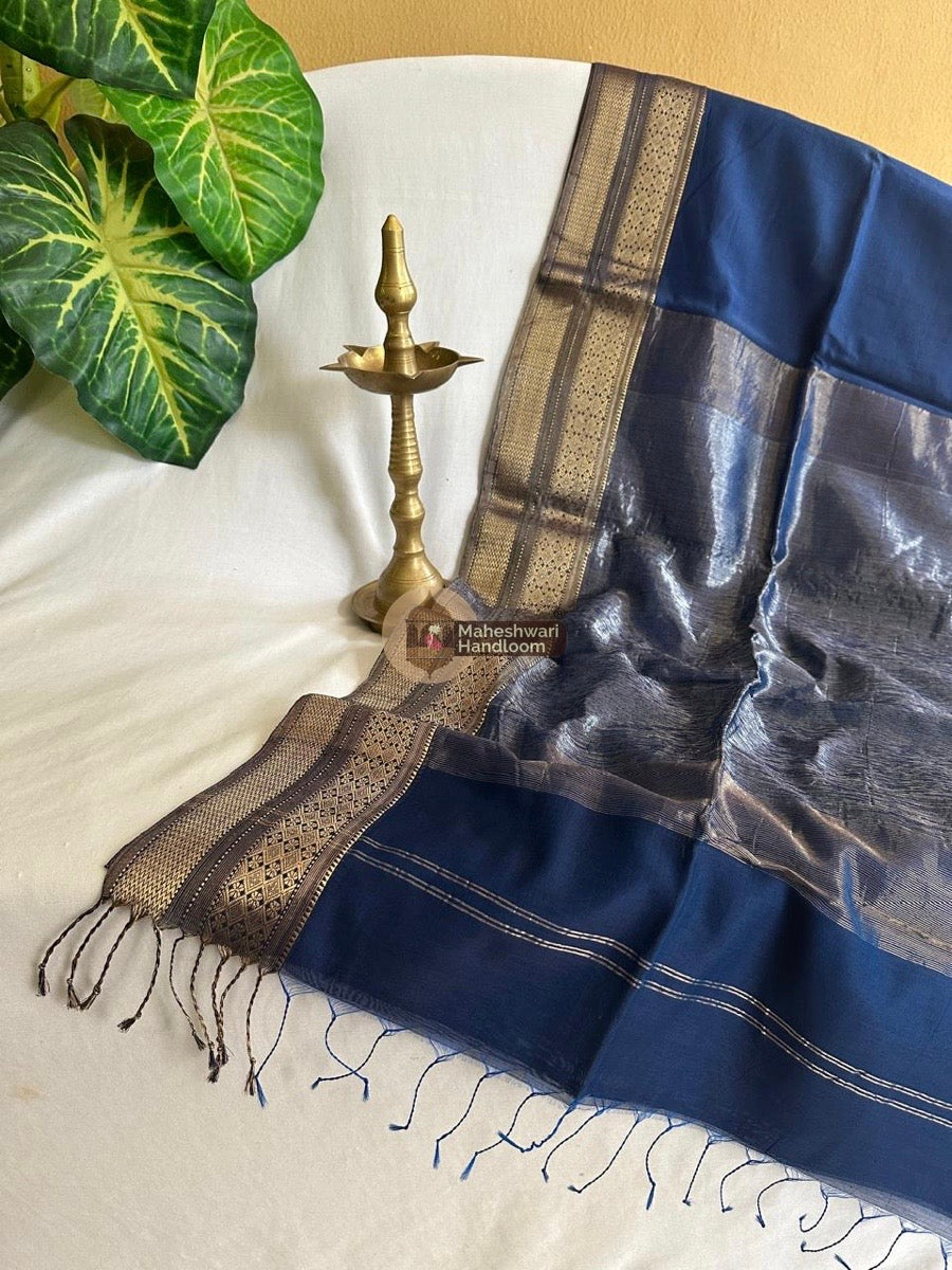 Maheshwari Blue Premium Zari border Saree 04