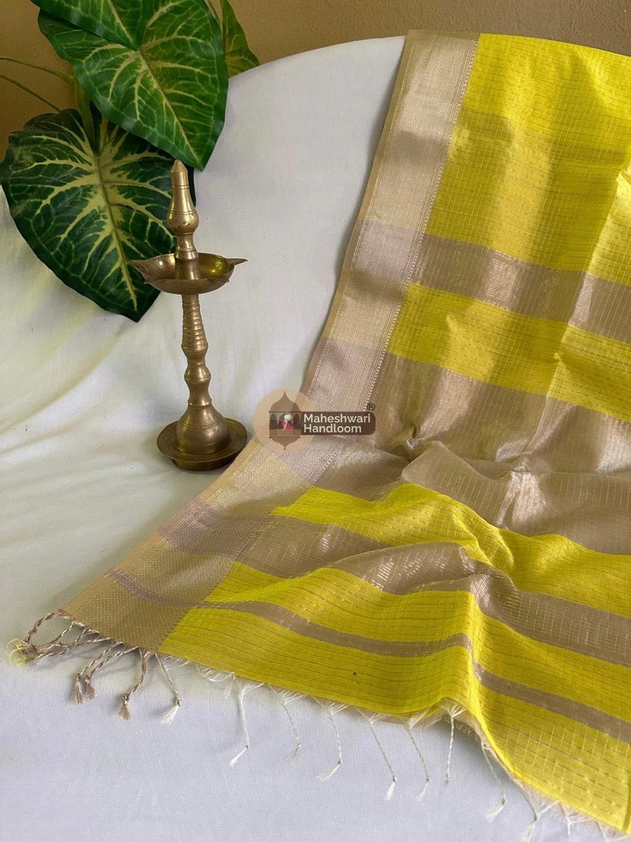Maheshwari Yellow Silver Zari Checks Silk Saree 021