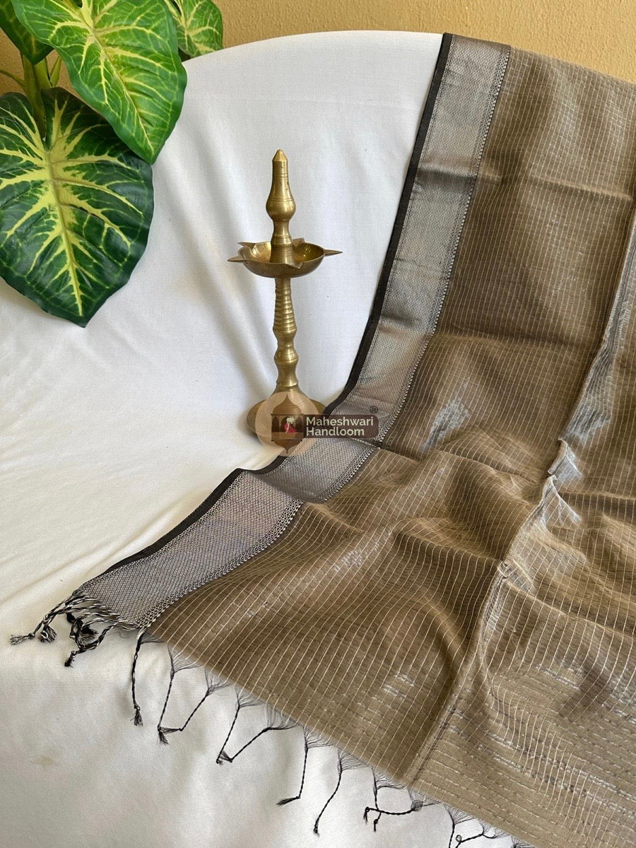 Maheshwari Beige Silver Zari Checks Silk Saree 026