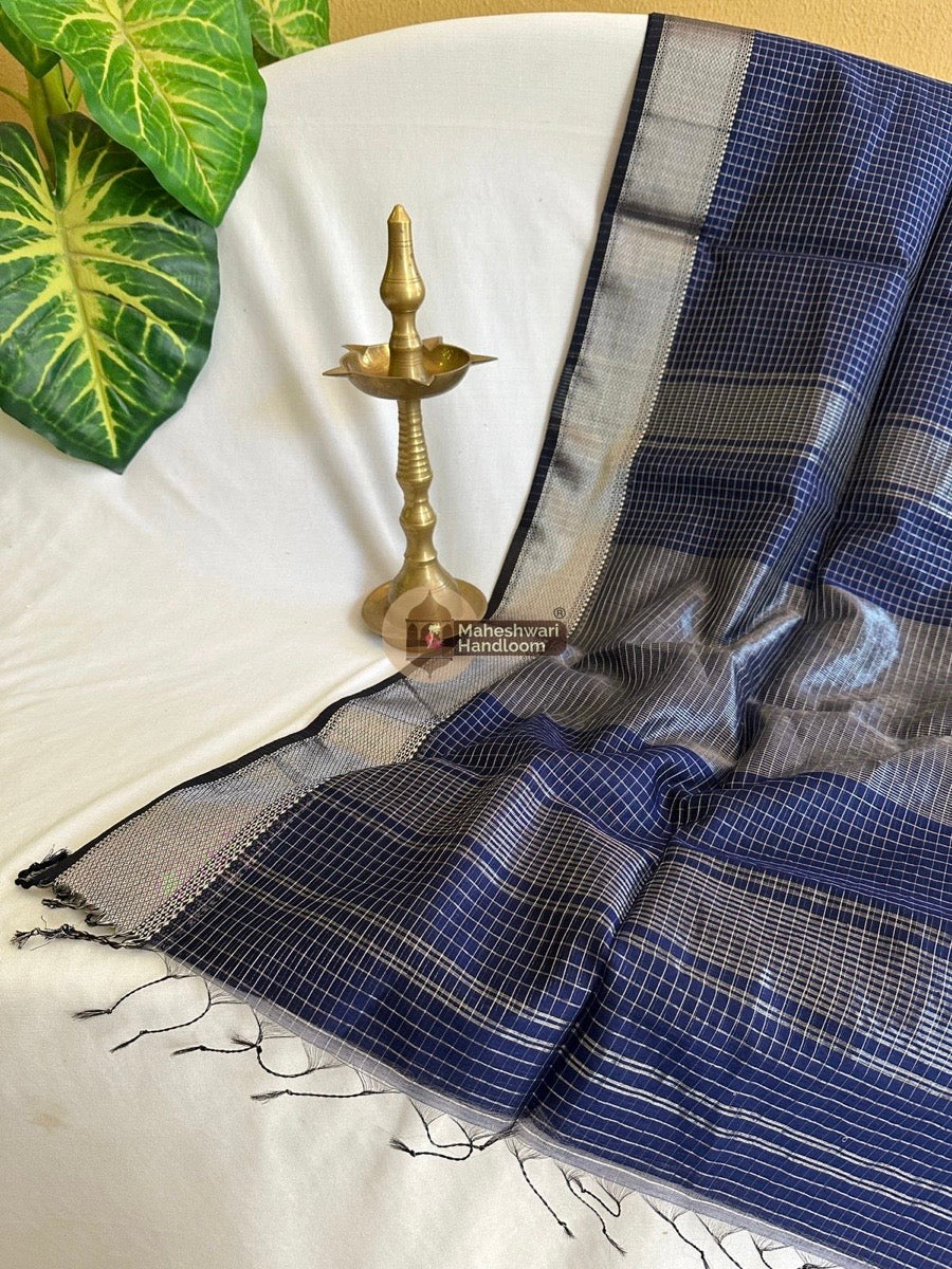 Maheshwari Blue Silver Zari Checks Silk Saree 02