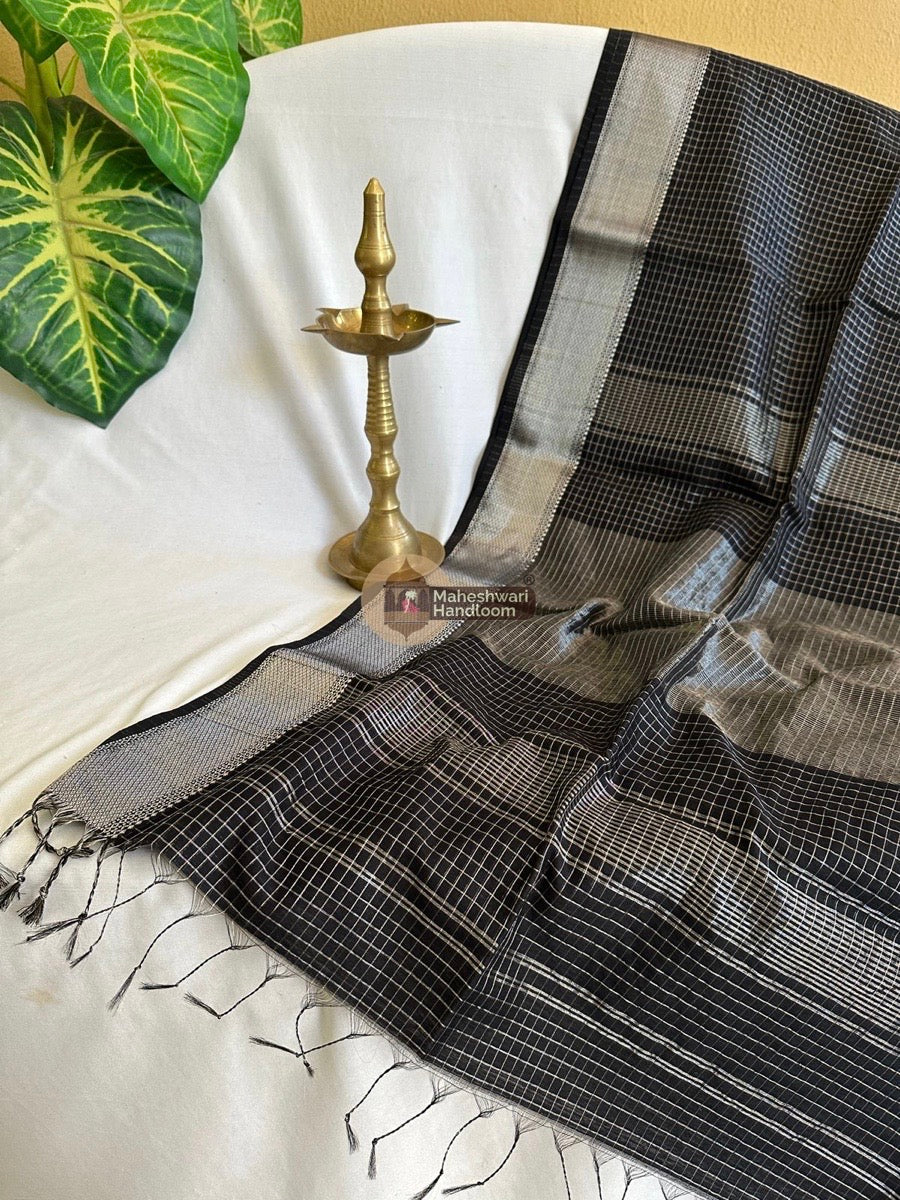 Maheshwari Black Silver Zari Checks Silk Saree 09