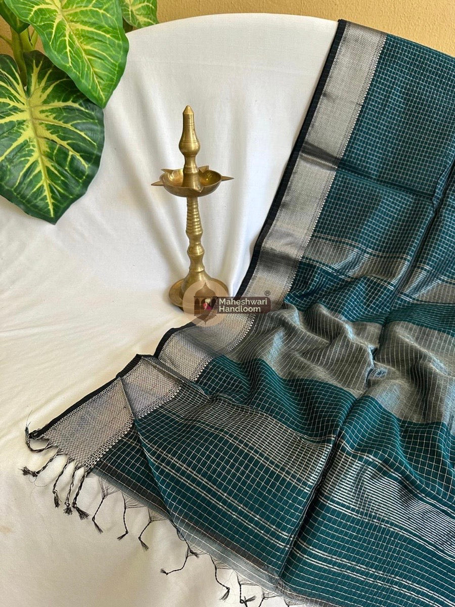 Maheshwari Rama Green Silver Zari Checks Silk Saree 07