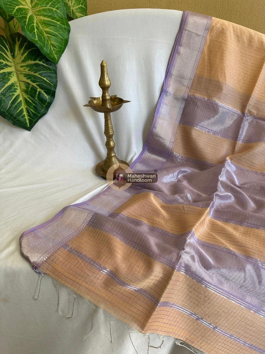 Maheshwari Peach Silver Zari Checks Silk Saree 06