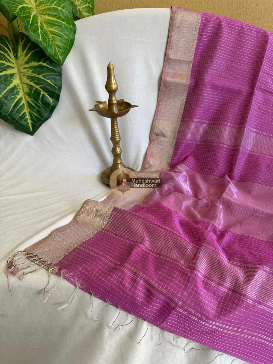 Maheshwari Pink Silver Zari Checks Silk Saree 05
