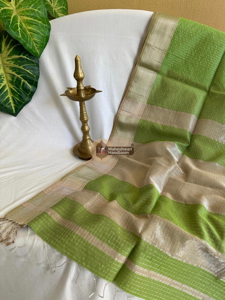 Maheshwari Mehendi Green Silver Zari Checks Silk Saree 022