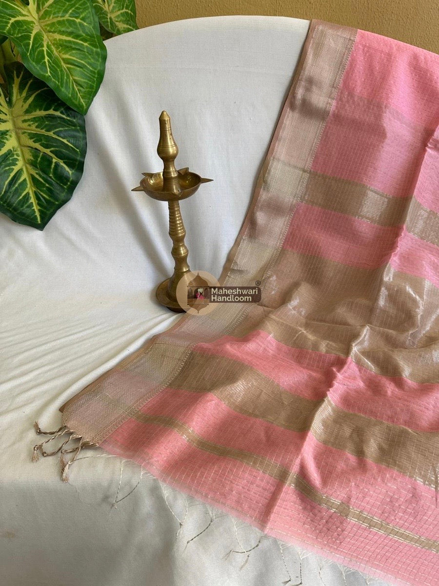 Maheshwari Pink Silver Zari Checks Silk Saree 019