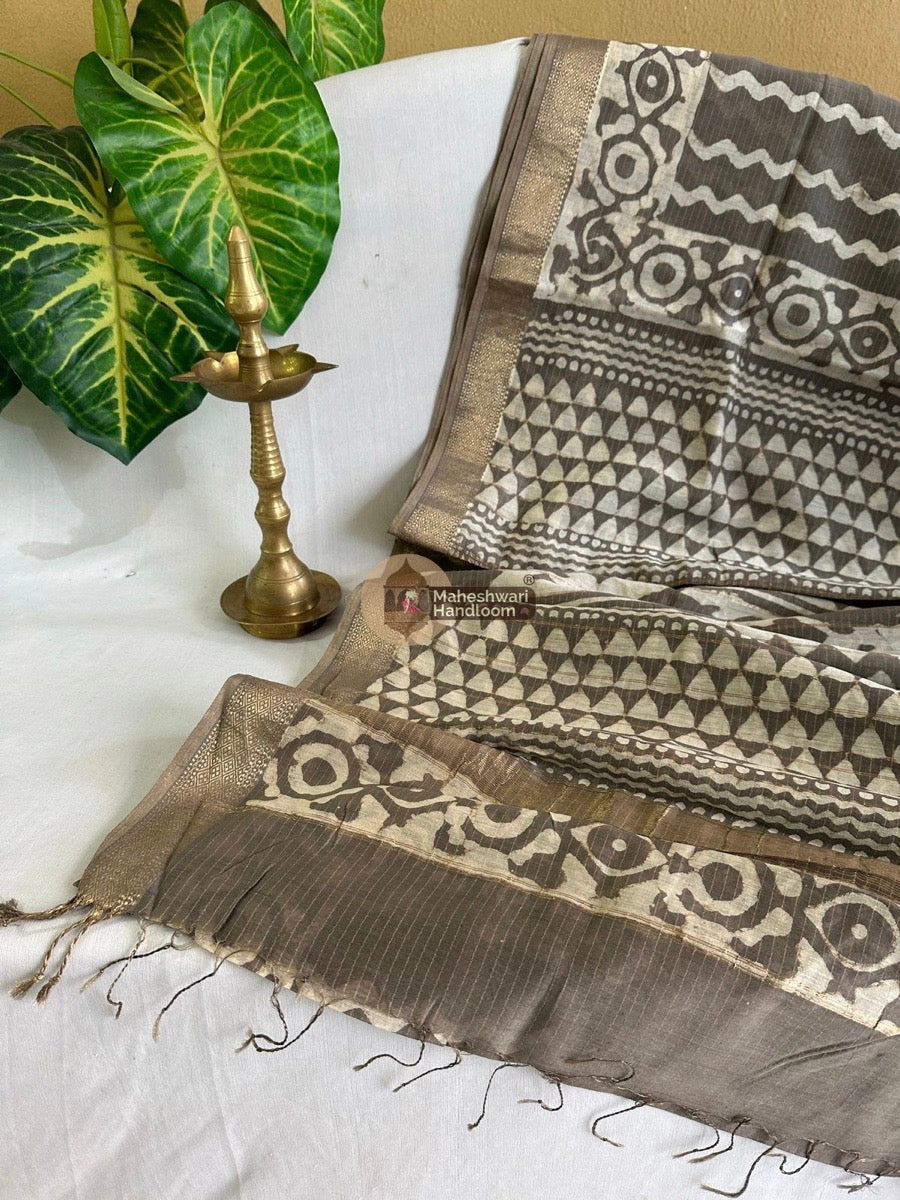 Grey Tissue Lining Kashish Print Saree 06