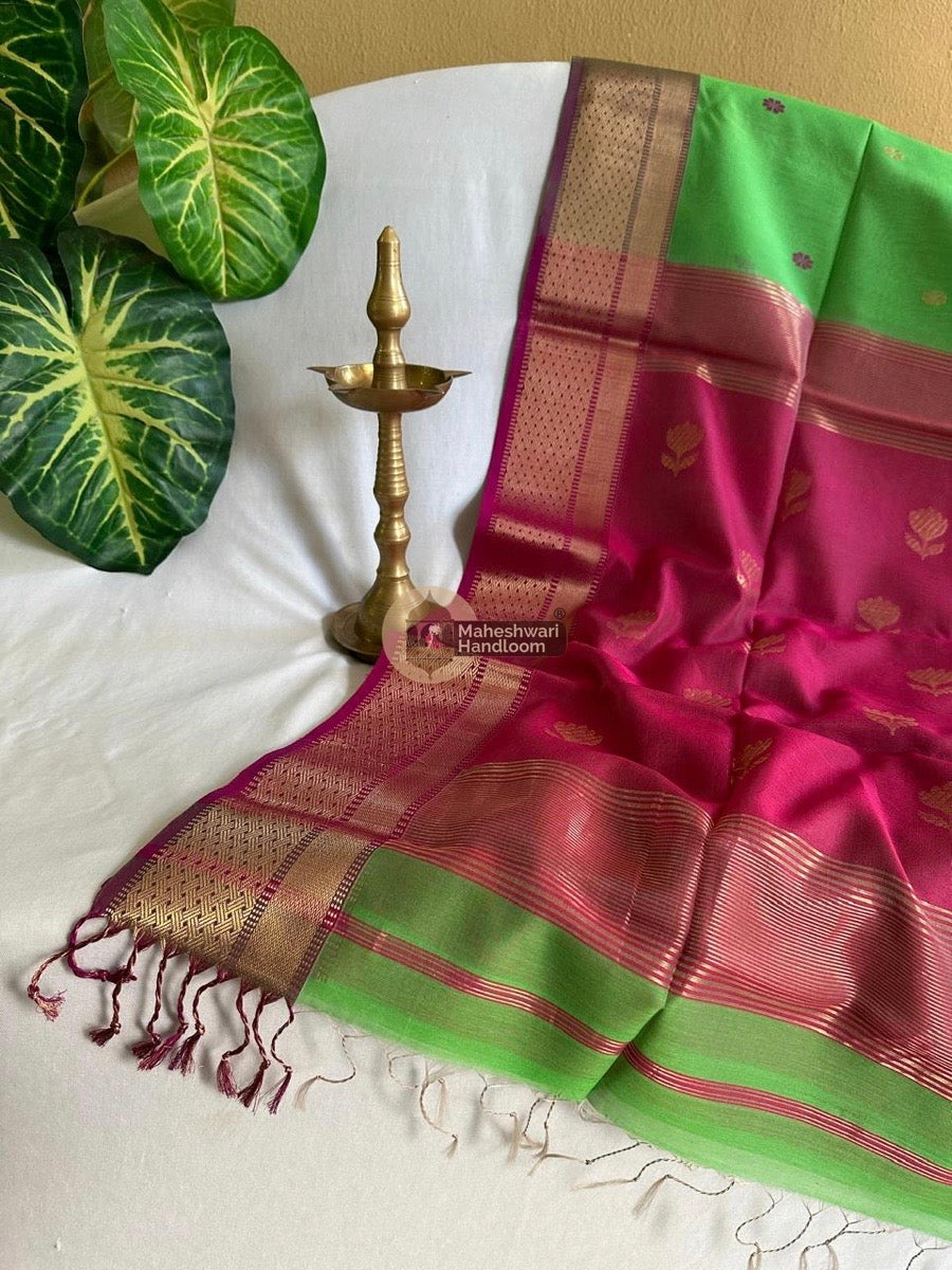 Maheshwari Parrot Green Butta Pallu Zari Border Saree 02