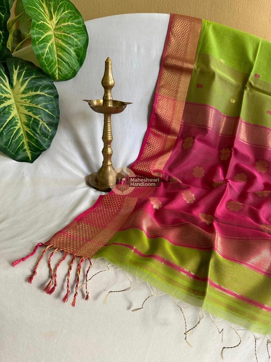 Maheshwari Parrot Green Butta Pallu Zari Border Saree 06