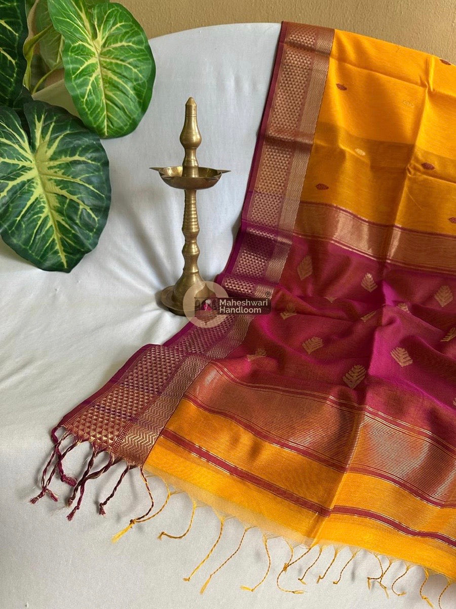 Maheshwari Golden Yellow Butta Pallu Zari Border Saree 07
