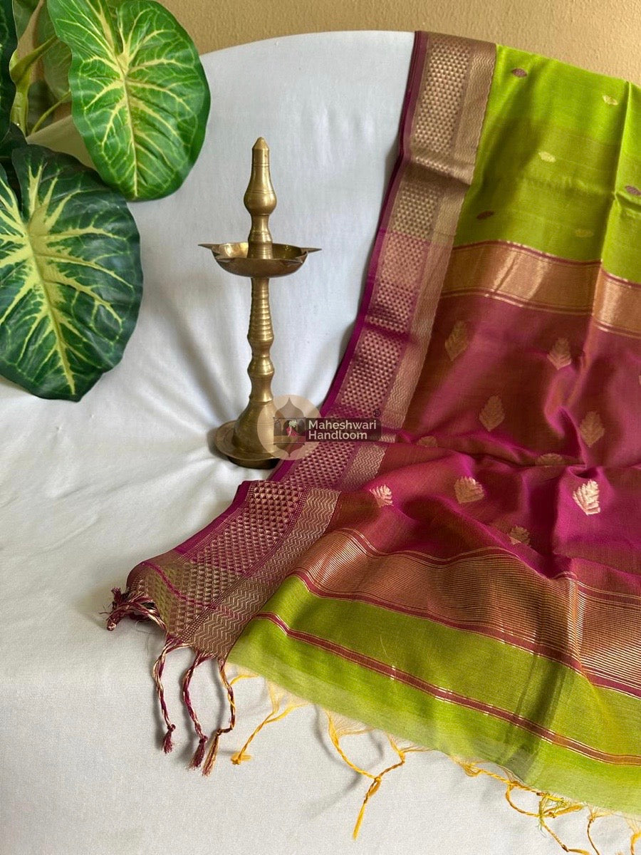 Maheshwari Parrot Green Butta Pallu Zari Border Saree 010
