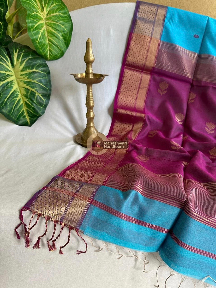 Maheshwari Sky Blue Butta Pallu Zari Border Saree 09