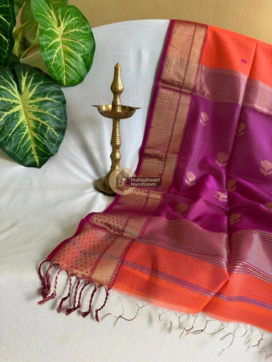 Maheshwari Orange Butta Pallu Zari Border Saree 013