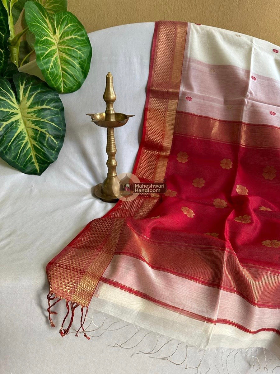 Maheshwari White Butta Pallu Zari Border Saree 012