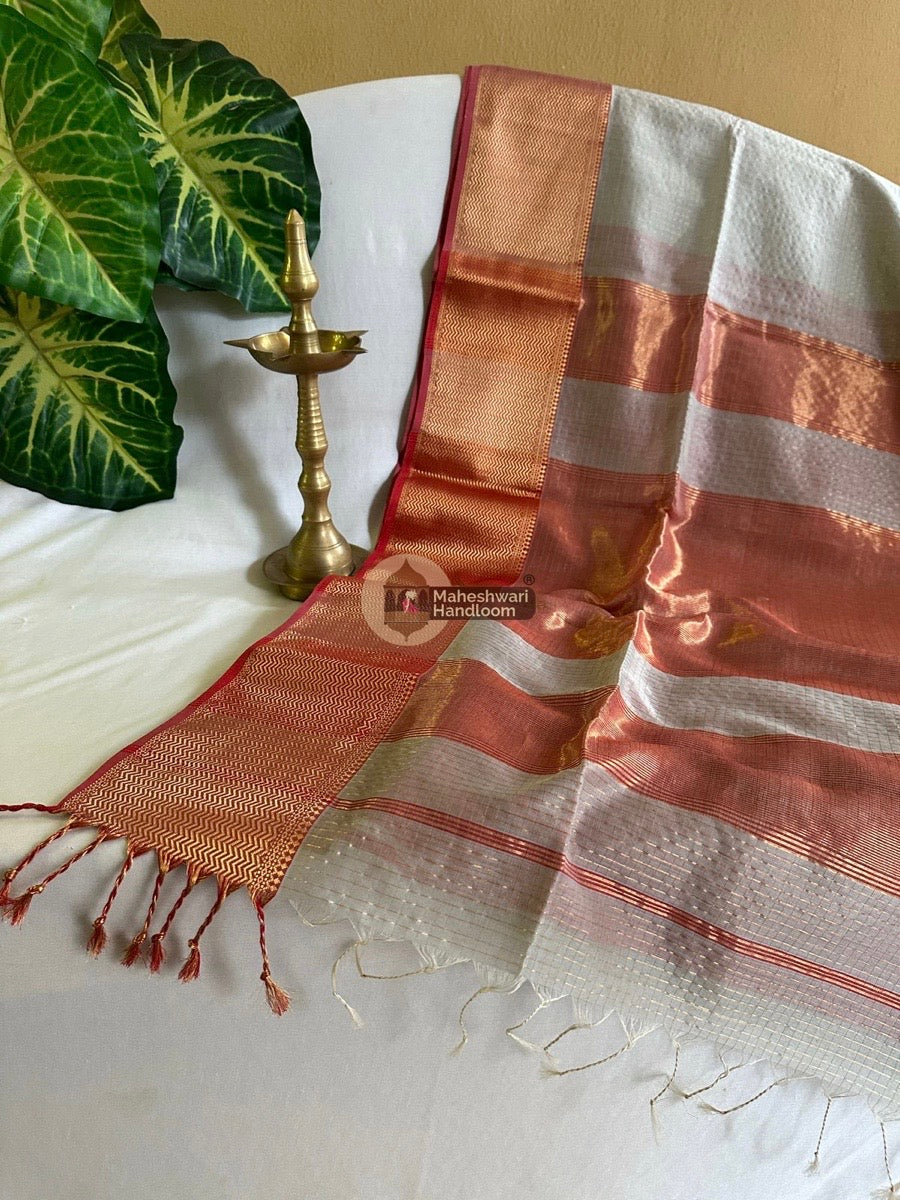 Maheshwari Light Grey Skirt Checks Saree 03