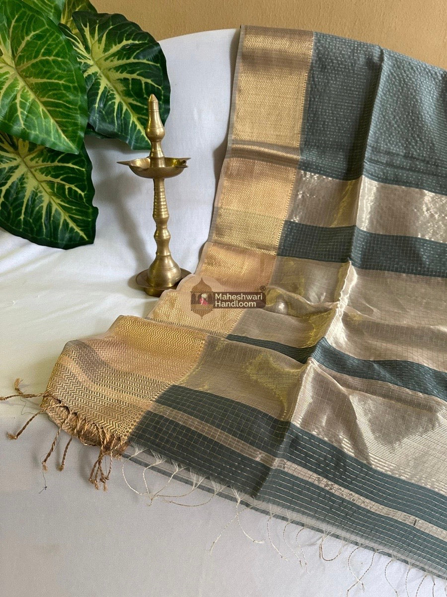 Maheshwari Cement Grey Skirt Checks Saree 018