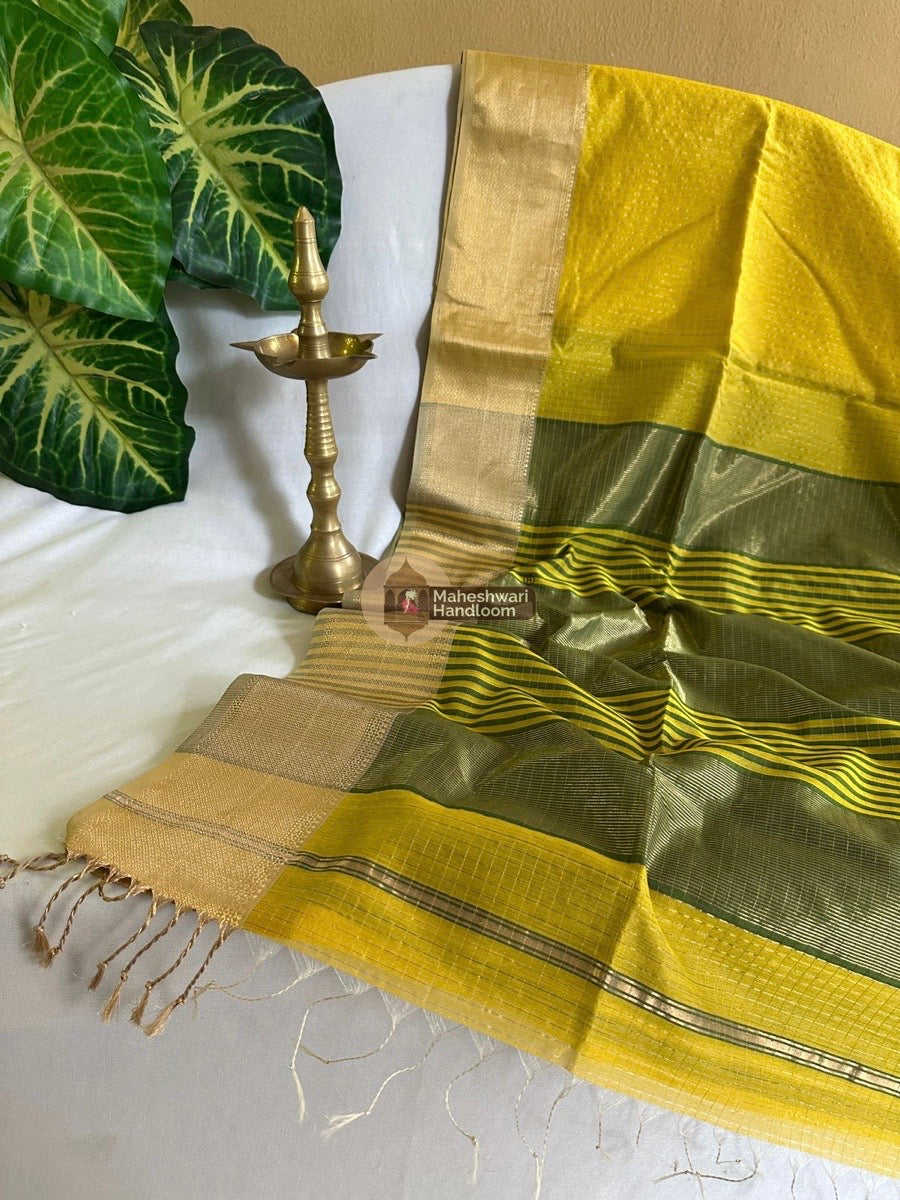 Maheshwari Yellow Skirt Checks Saree 09