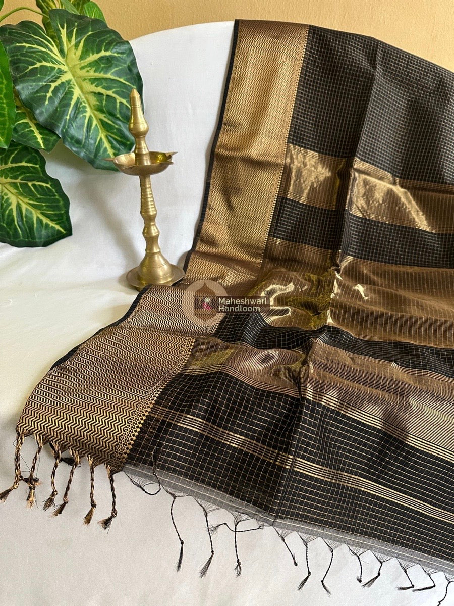 Maheshwari Black Skirt Checks Saree 019