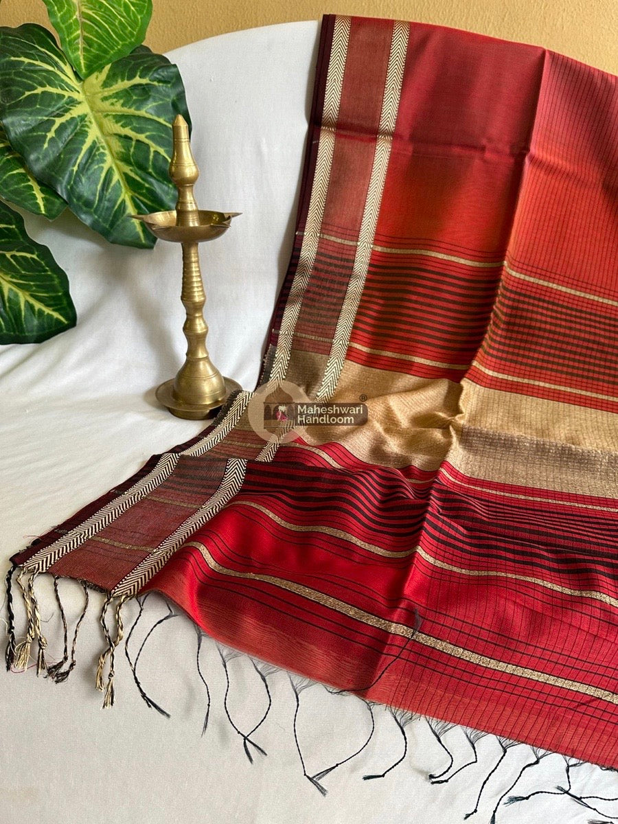 Maheshwari Red Zari Resham Border Half Lining Body Saree 03