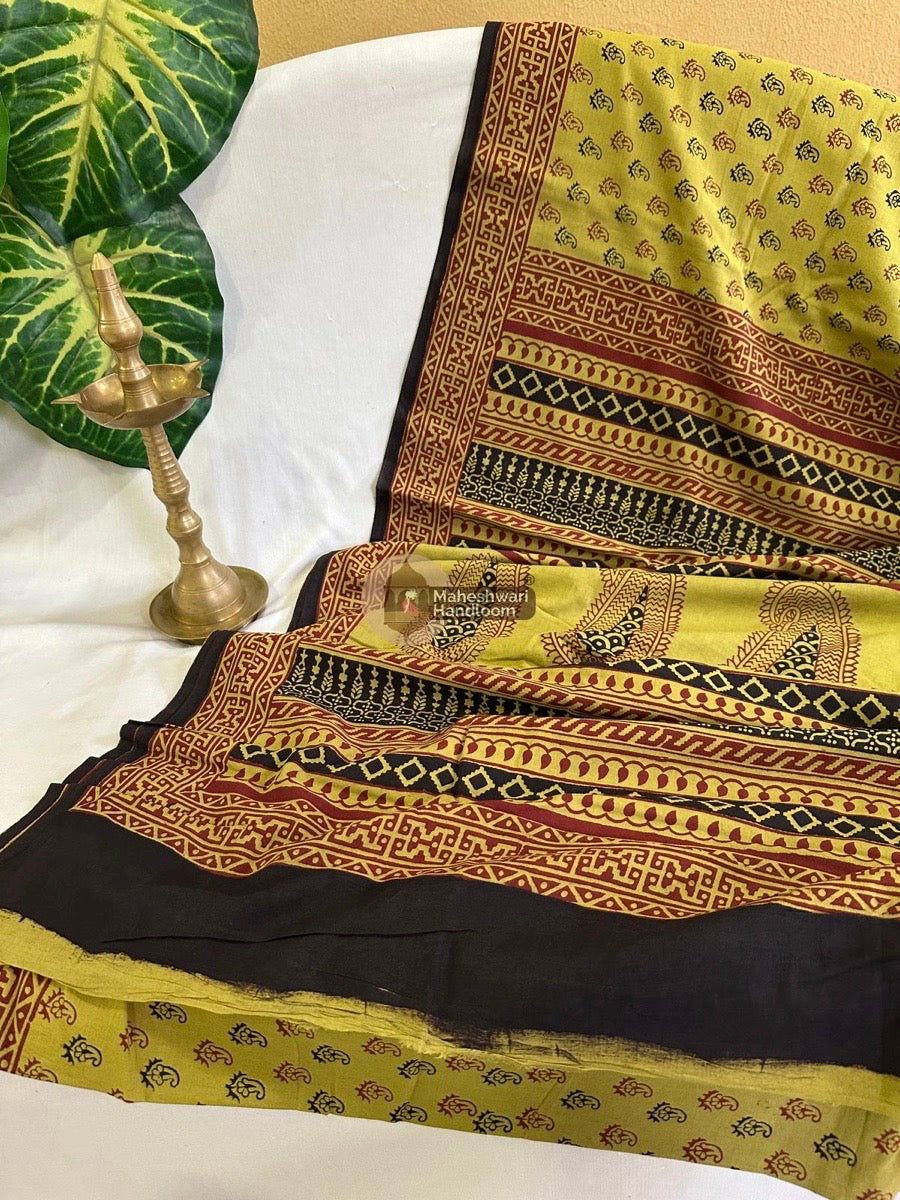 Parrot Green Bagh Print Cotton Saree 06
