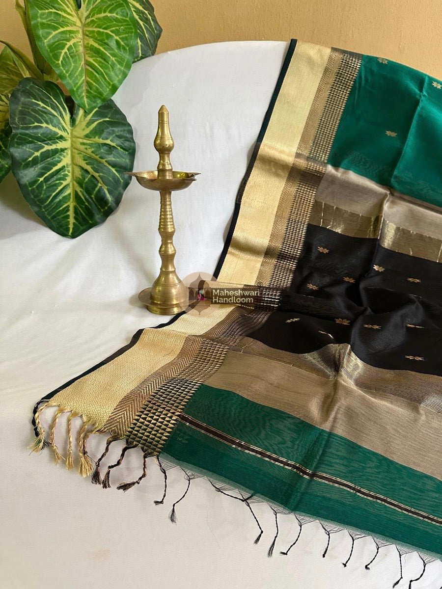 Maheshwari Green Butti Weaving Saree 03