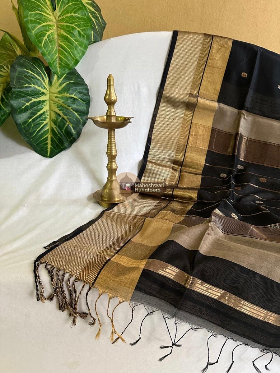 Maheshwari Black Butti Weaving Saree 02