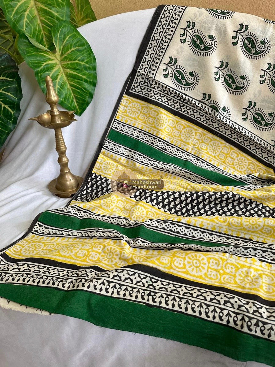 Off White Cotton Printed Saree 08
