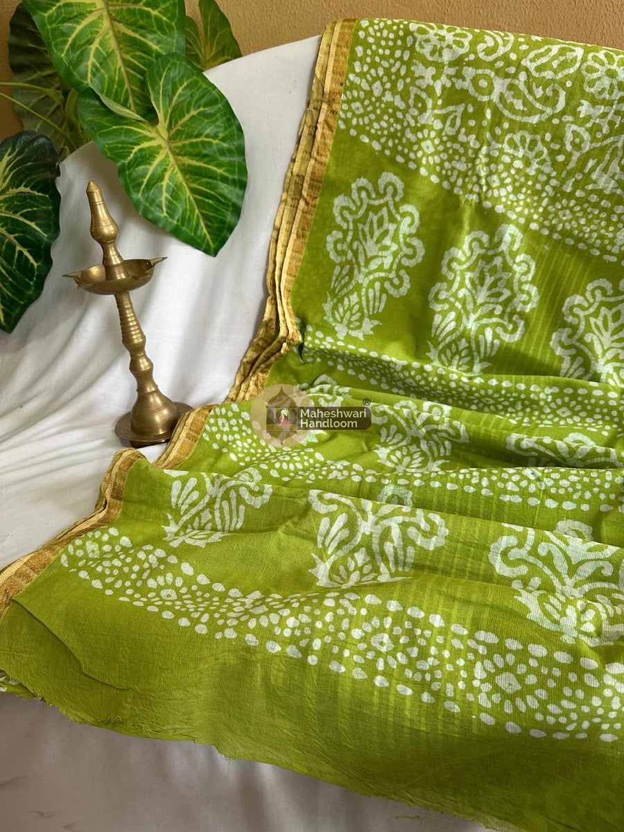 Parrot Green Cotton Printed Saree 019