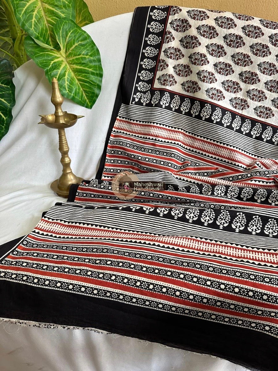 White Cotton Printed Saree 035